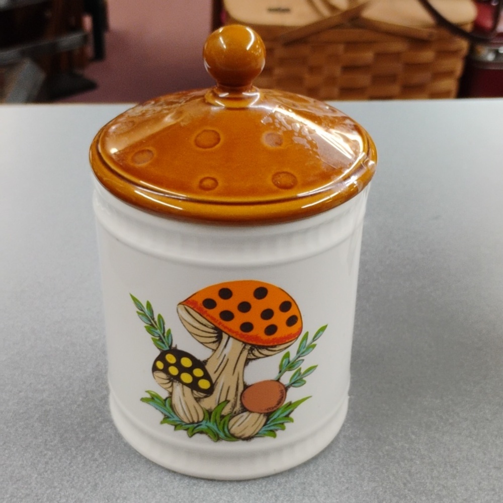 Merry Mushroom Canister Set Sears, Roebuck & Co. - Picture 6 of 9